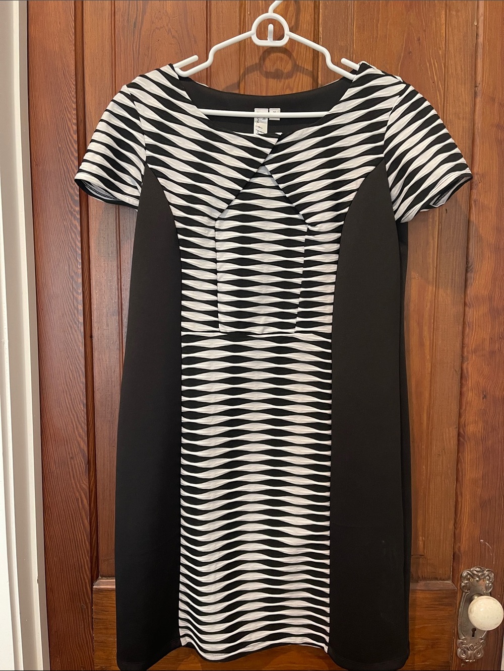 Emma & Michele Black and White Short Sleeve Shift Dress